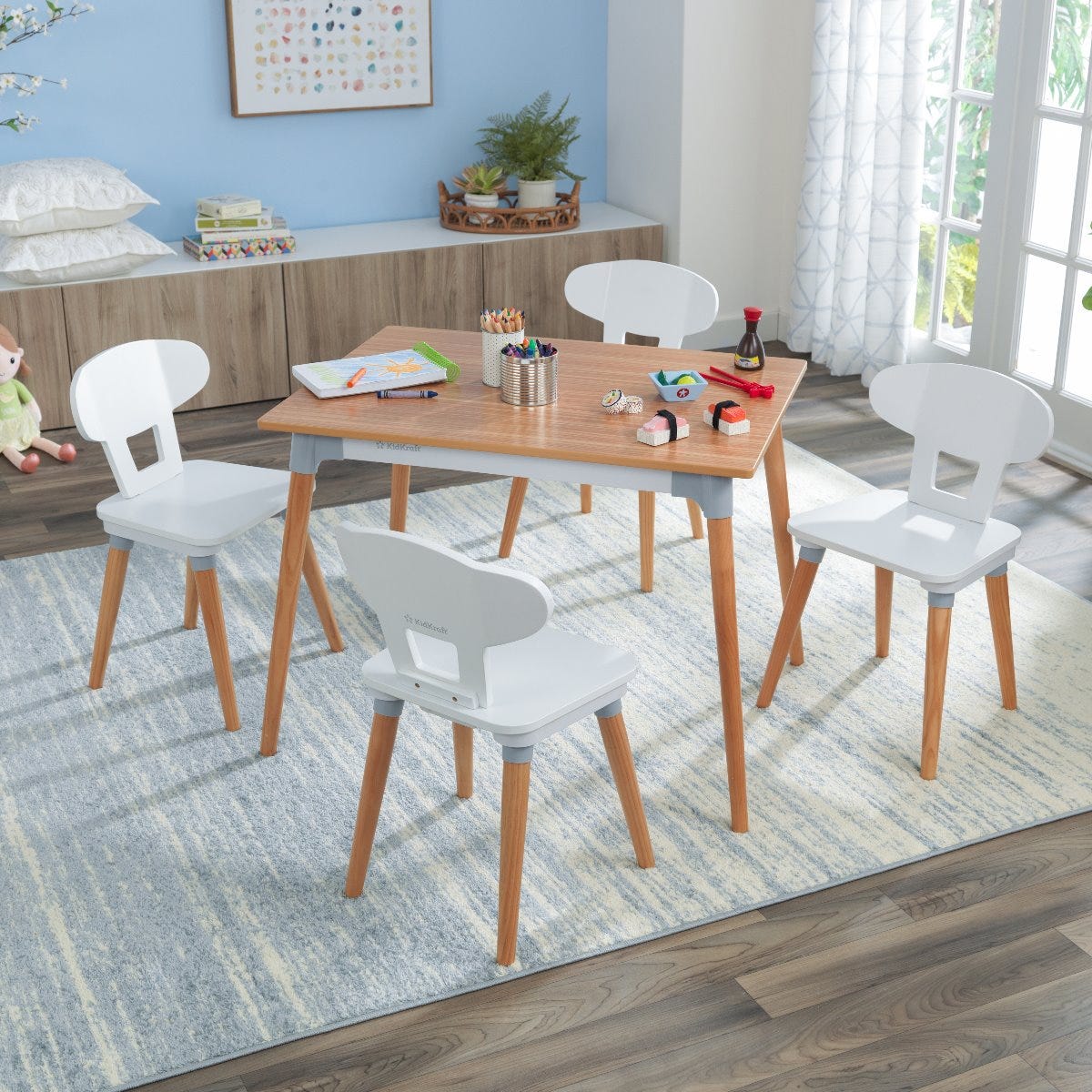 kids table with 4 chairs