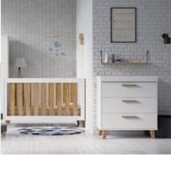 Tranquilo Bebe Oslo 2-Piece Nursery Room Set/Mattress in White/Oak